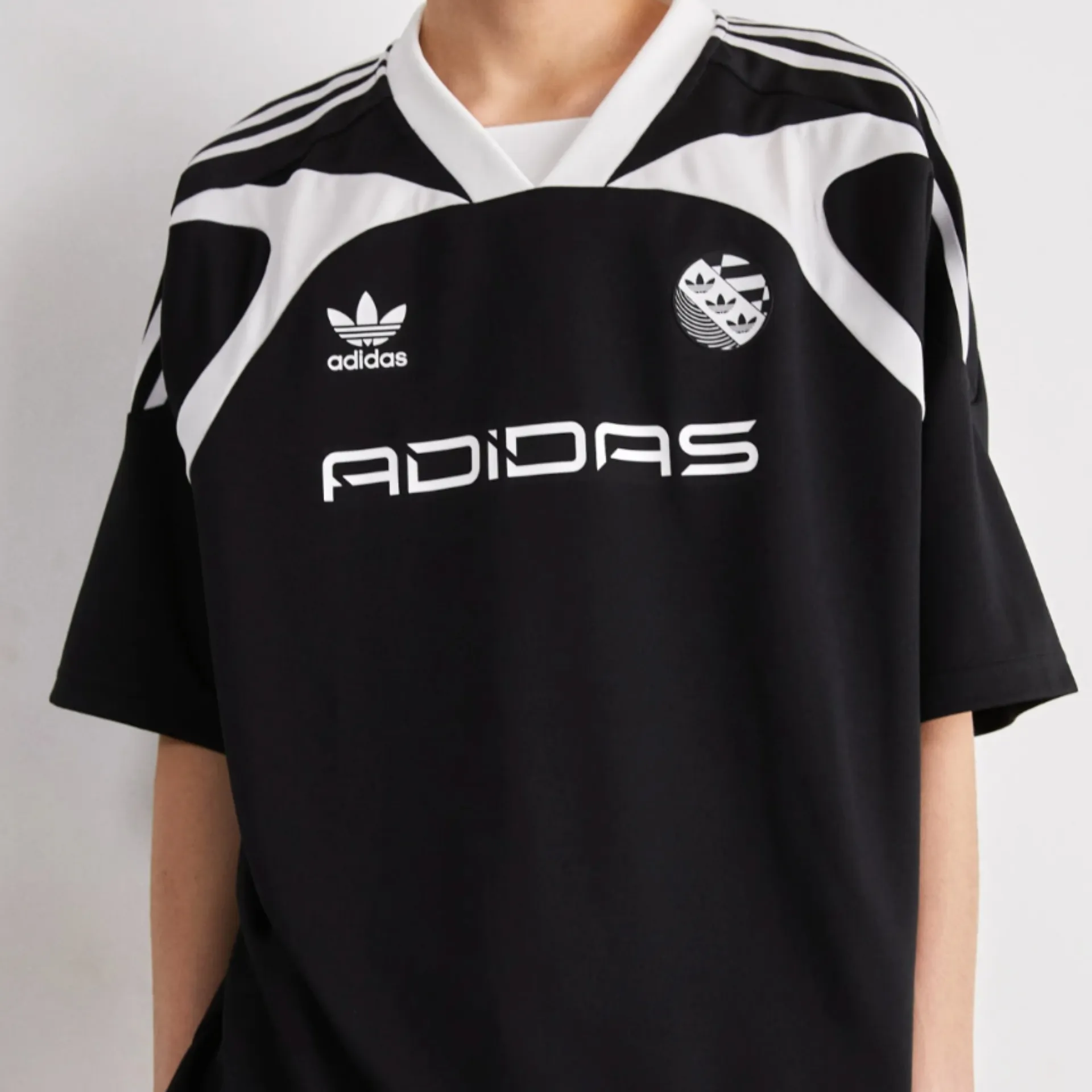 adidas  |Unisex Logo T-Shirts