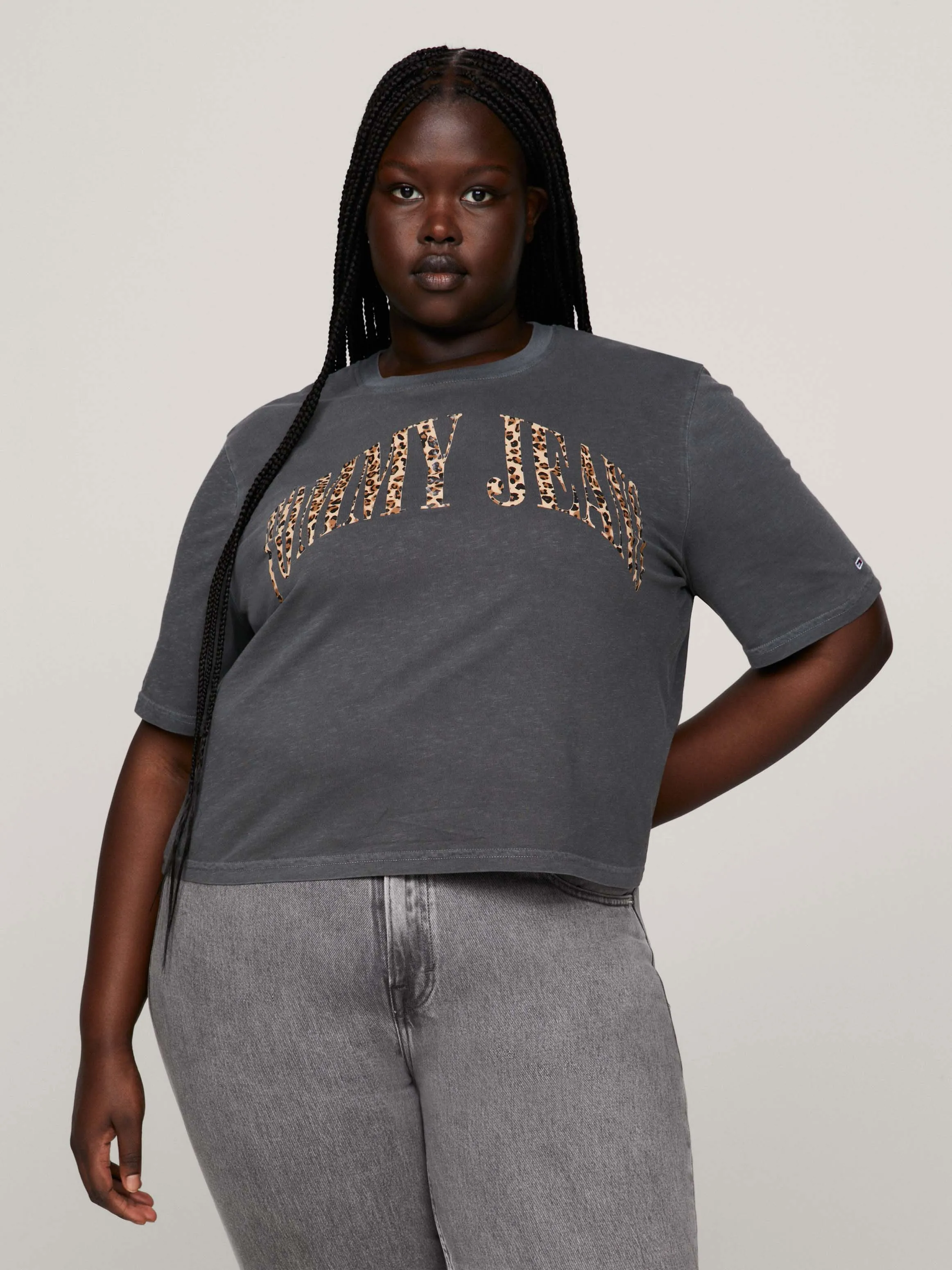 Curve Leopard Logo Faded Classic Fit T-Shirt | T-Shirts | Tommy Jeans